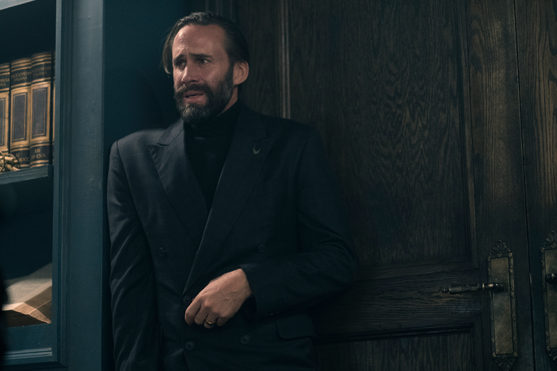 Asshole (Joseph Fiennes).
